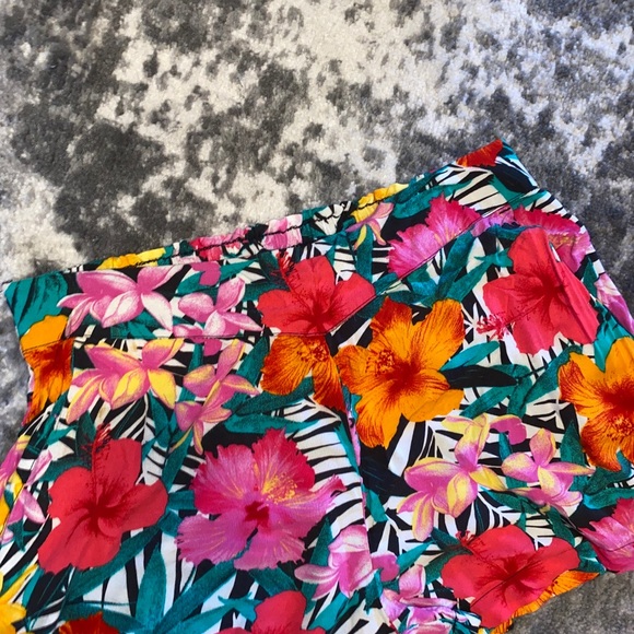 H&M Floral Shorts! - Picture 3 of 6